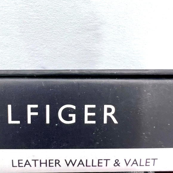 TOMMY HILFIGER, BLACK LEATHER, VALET ALSO LEATHER, TRI FOLD, RFID PROTECTION - Picture 13 of 16
